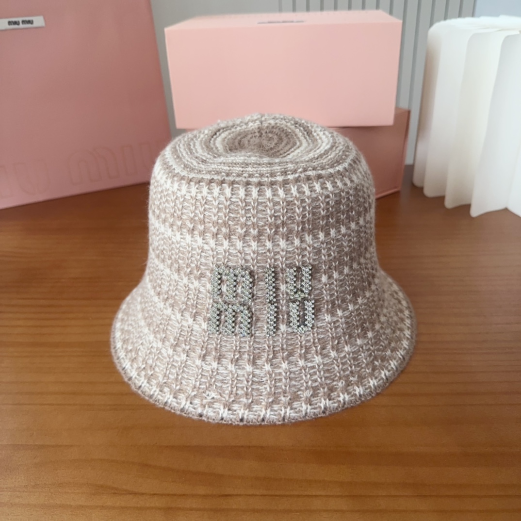 NO:363399,MIUMIUI Knitted striped bucket hat Soft and glutinous striped bucket hat Beautiful style, very gentle with the same color hat Straw hat Fisherman's hat Baseball hat Knit hat, hat, miumiu, espadrilles, hatsMIUMIUI缪缪家 针织条纹桶帽 软糯糯的条纹桶帽深得我心 版型好看 搭配同色系很温柔帽子草帽渔夫帽棒球帽针织帽,帽子,miumiu,espadrilles,hats,hat
