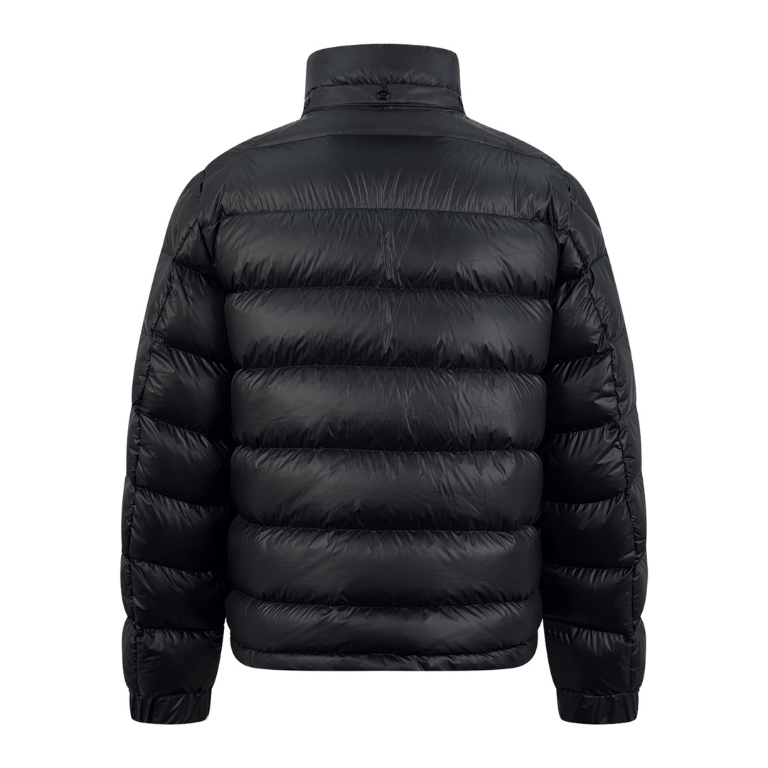 羽绒服-。Moncler 蝙蝠侠标识羽绒服
定制墨韵高级炭黑涂层风衣面料 定制韩韵流光丝绒针织面料 采用