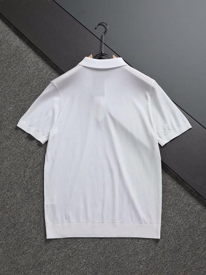  新品！高端系列。。Kiton奇顿 夏季新款。该产品选用进口伊力特含桑蚕丝，以特殊的格纹纺织工艺面料为主