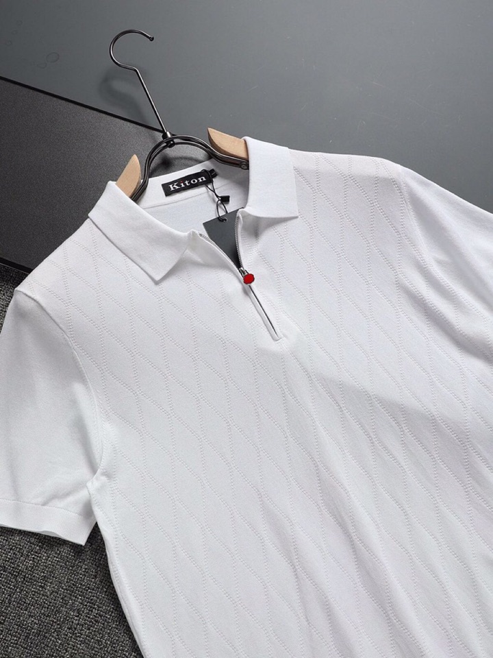  新品！高端系列。。Kiton奇顿 夏季新款。该产品选用进口伊力特含桑蚕丝，以特殊的格纹纺织工艺面料为主