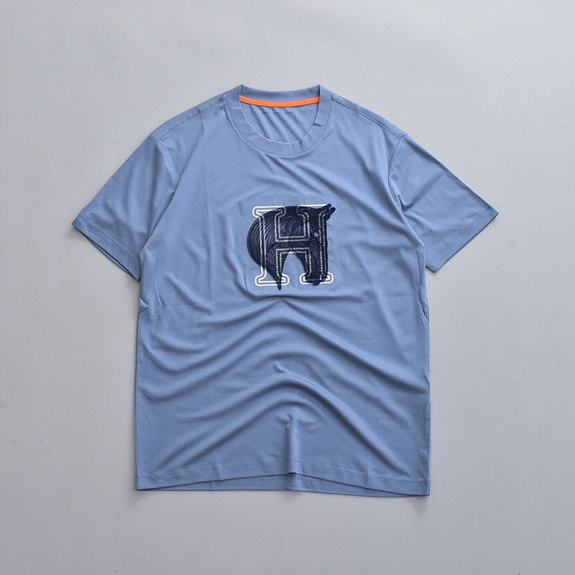  HERMES 爱马仕官网同款短袖圆领T恤，大刺绣牙刷绣60支丝光双面短袖T恤 3色推荐\n码数：M-3