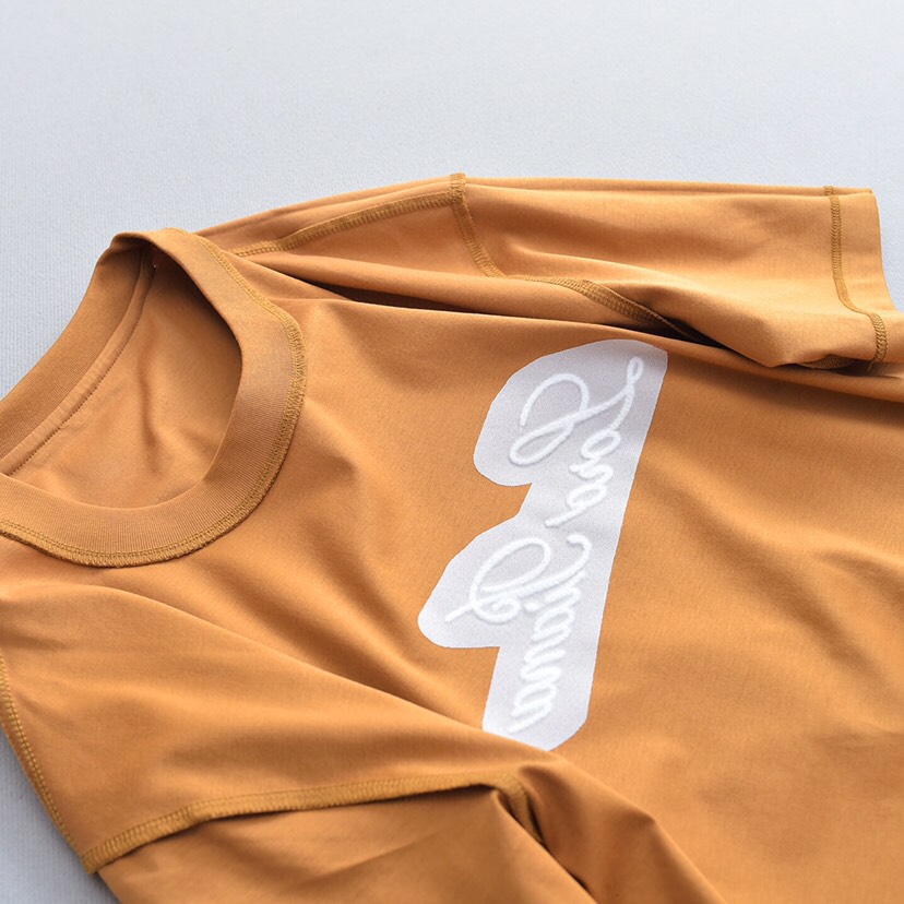  Loro Piana 诺悠翩雅lP🆕 官方同步乱针绣短袖圆领T恤，60支丝光液氨丝光双面短袖圆领T恤\