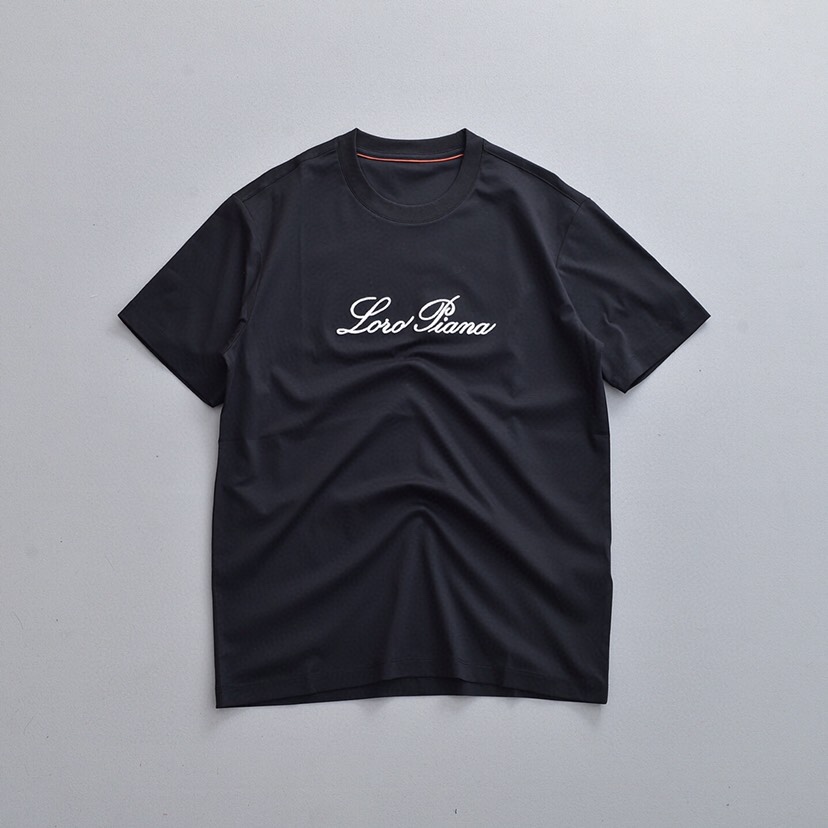  Loro Piana 诺悠翩雅lP🆕 官方同步乱针绣短袖圆领T恤，60支丝光液氨丝光双面短袖圆领T恤\
