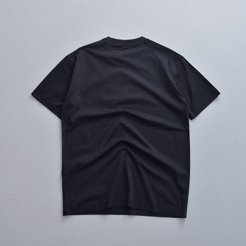  Loro Piana 诺悠翩雅lP🆕 官方同步乱针绣短袖圆领T恤，60支丝光液氨丝光双面短袖圆领T恤\