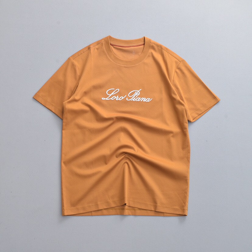  Loro Piana 诺悠翩雅lP🆕 官方同步乱针绣短袖圆领T恤，60支丝光液氨丝光双面短袖圆领T恤\