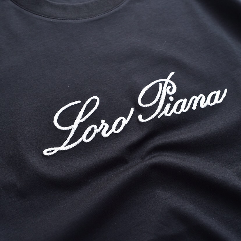  Loro Piana 诺悠翩雅lP🆕 官方同步乱针绣短袖圆领T恤，60支丝光液氨丝光双面短袖圆领T恤\