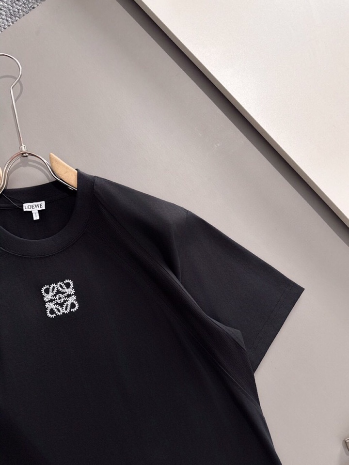  LOEWE 罗意威25ss新款短袖圆领T恤，男女同款情侣款，定制260克100％双纱纯棉面料·定染32