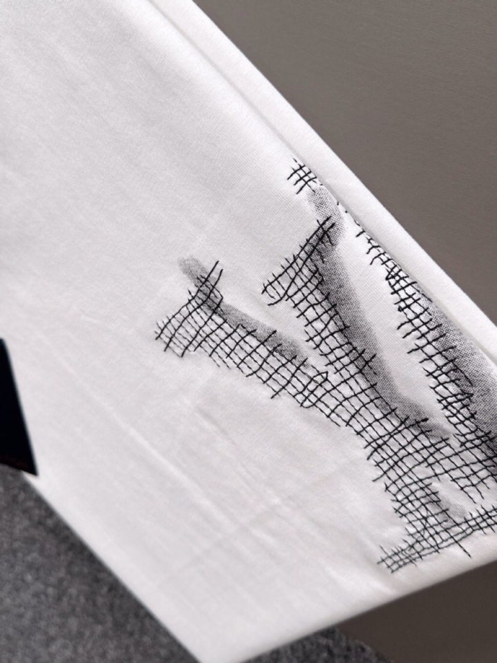  Louis Vuitton 路易威登 LV 驴牌25ss新款短袖圆领T恤，男女同款情侣款，定制260克