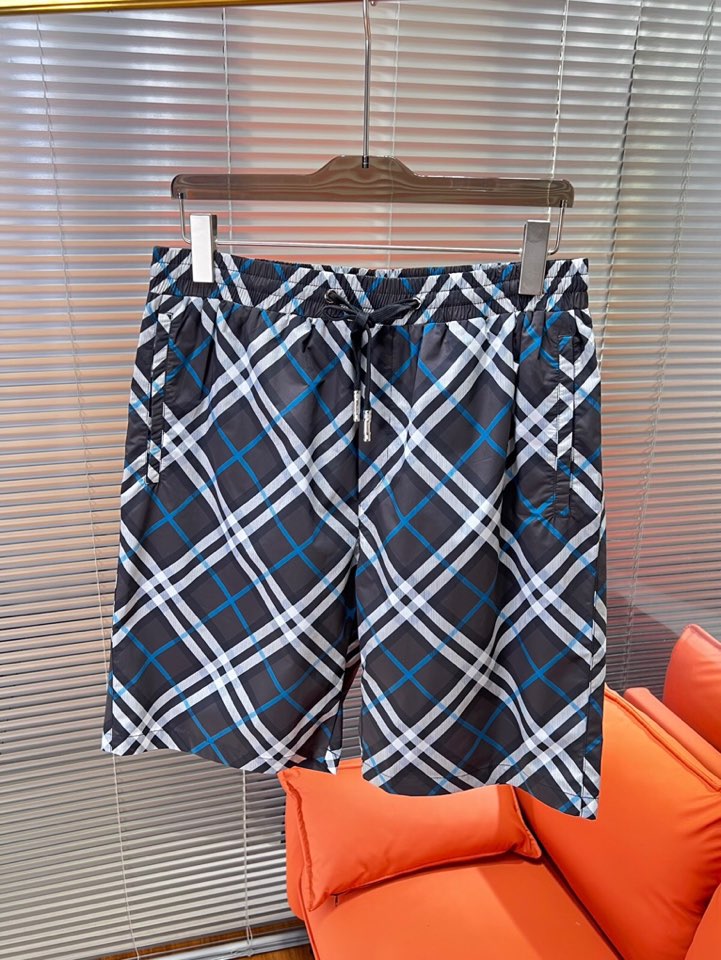  Burberry 巴宝莉2025SS 春夏新款经典格纹短裤定制级聚酯纤维面料，抽绳式弹力绳裤腰，点缀字