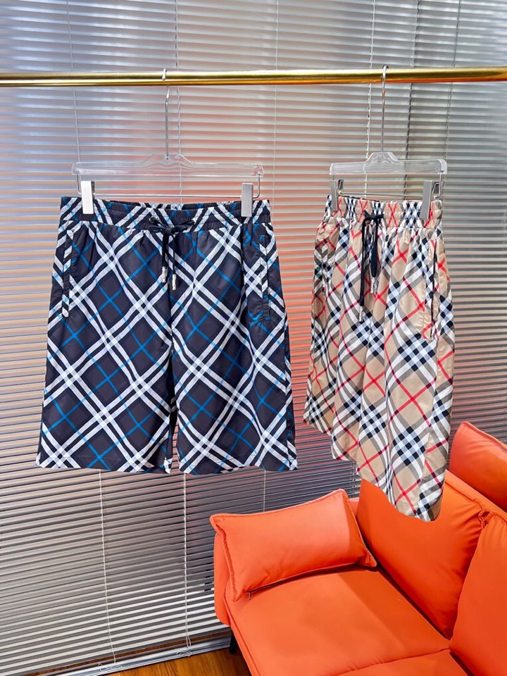  Burberry 巴宝莉2025SS 春夏新款经典格纹短裤定制级聚酯纤维面料，抽绳式弹力绳裤腰，点缀字