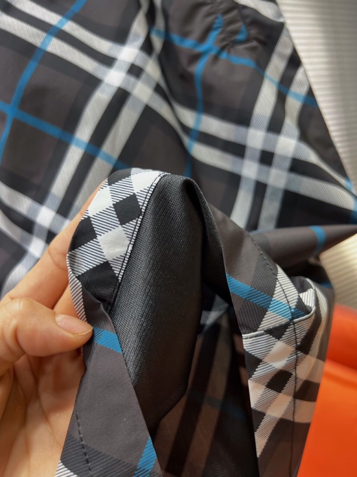  Burberry 巴宝莉2025SS 春夏新款经典格纹短裤定制级聚酯纤维面料，抽绳式弹力绳裤腰，点缀字