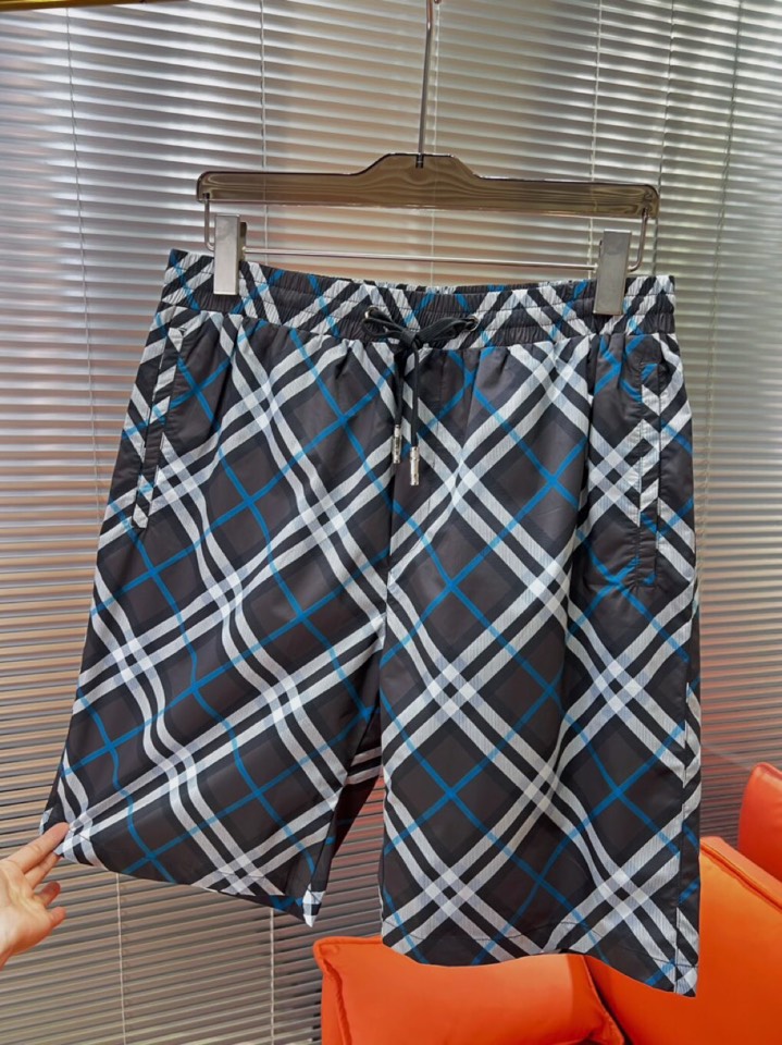  Burberry 巴宝莉2025SS 春夏新款经典格纹短裤定制级聚酯纤维面料，抽绳式弹力绳裤腰，点缀字