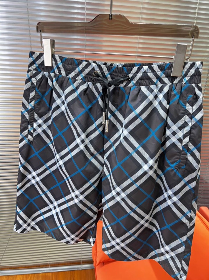  Burberry 巴宝莉2025SS 春夏新款经典格纹短裤定制级聚酯纤维面料，抽绳式弹力绳裤腰，点缀字