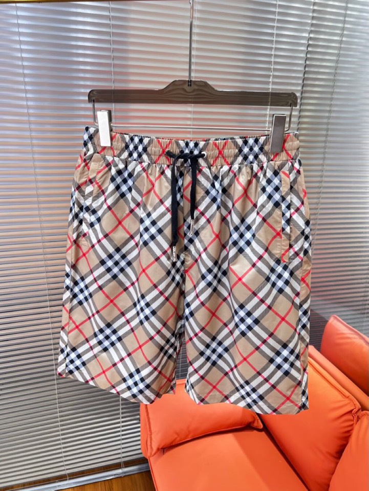  Burberry 巴宝莉2025SS 春夏新款经典格纹短裤定制级聚酯纤维面料，抽绳式弹力绳裤腰，点缀字