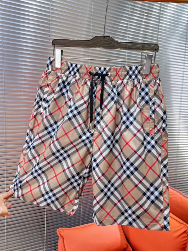  Burberry 巴宝莉2025SS 春夏新款经典格纹短裤定制级聚酯纤维面料，抽绳式弹力绳裤腰，点缀字