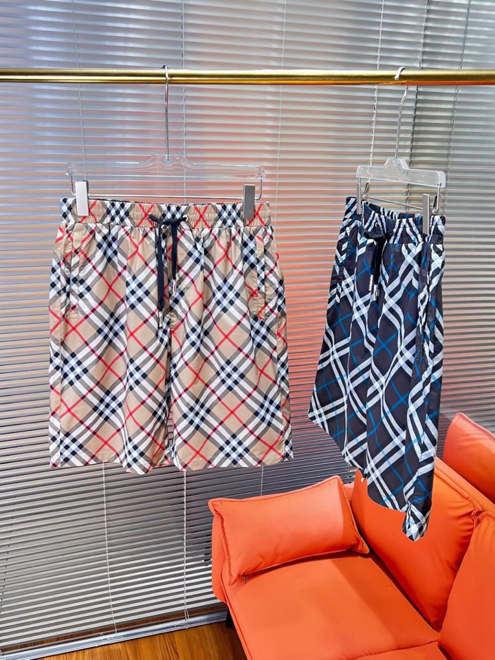  Burberry 巴宝莉2025SS 春夏新款经典格纹短裤定制级聚酯纤维面料，抽绳式弹力绳裤腰，点缀字
