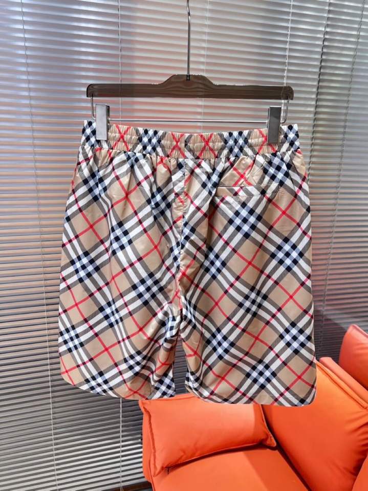  Burberry 巴宝莉2025SS 春夏新款经典格纹短裤定制级聚酯纤维面料，抽绳式弹力绳裤腰，点缀字