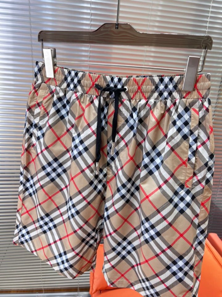  Burberry 巴宝莉2025SS 春夏新款经典格纹短裤定制级聚酯纤维面料，抽绳式弹力绳裤腰，点缀字