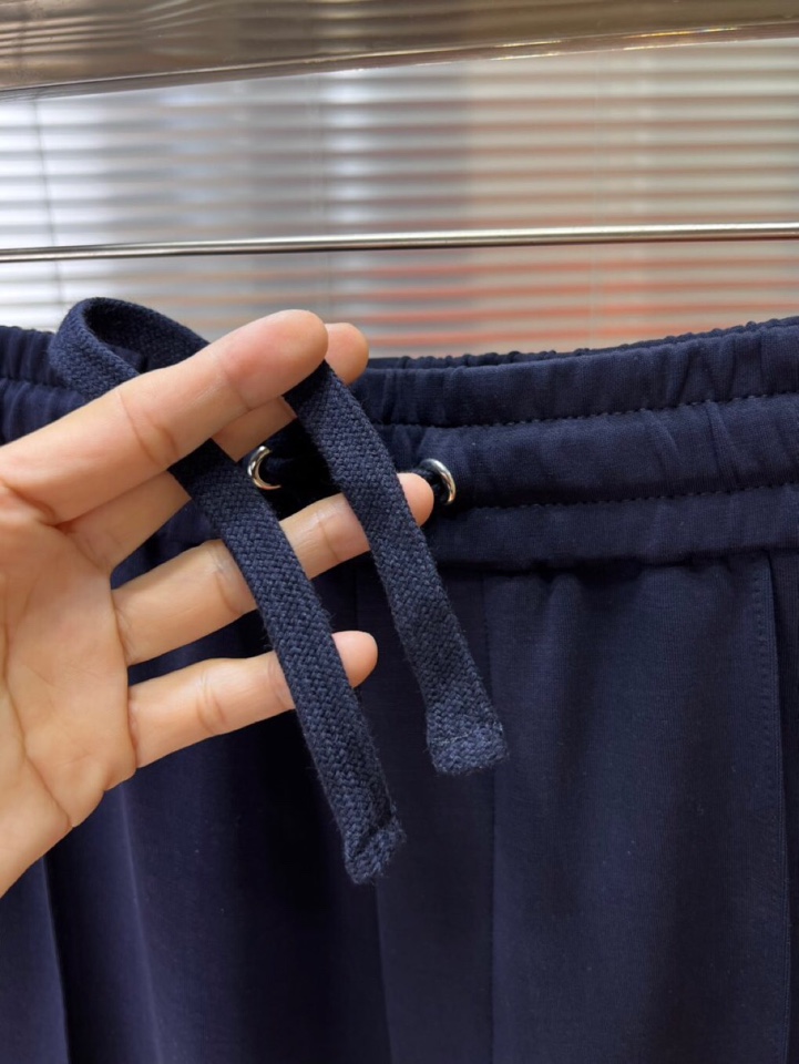  Loro Piana 诺悠翩雅lP🆕 新品经典时尚男士短裤，简约时尚老钱风单品设计，天丝棉+聚酯纤维面