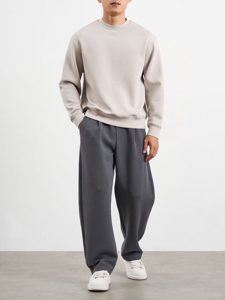  ARMANI阿玛尼2025秋冬休闲松弛系列圆领卫衣套装，370克重柔感果冻棉，像被云朵轻轻托住。弹力很