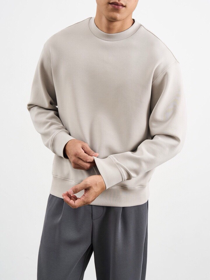  ARMANI阿玛尼2025秋冬休闲松弛系列圆领卫衣套装，370克重柔感果冻棉，像被云朵轻轻托住。弹力很