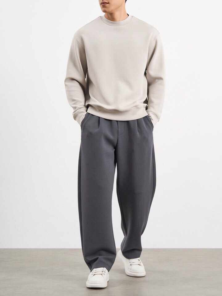  ARMANI阿玛尼2025秋冬休闲松弛系列圆领卫衣套装，370克重柔感果冻棉，像被云朵轻轻托住。弹力很