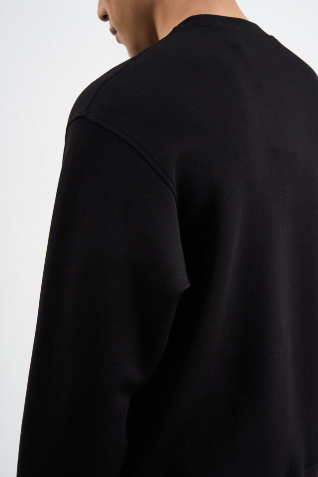  ARMANI阿玛尼2025秋冬休闲松弛系列圆领卫衣套装，370克重柔感果冻棉，像被云朵轻轻托住。弹力很