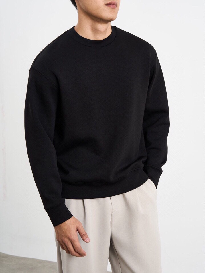  ARMANI阿玛尼2025秋冬休闲松弛系列圆领卫衣套装，370克重柔感果冻棉，像被云朵轻轻托住。弹力很