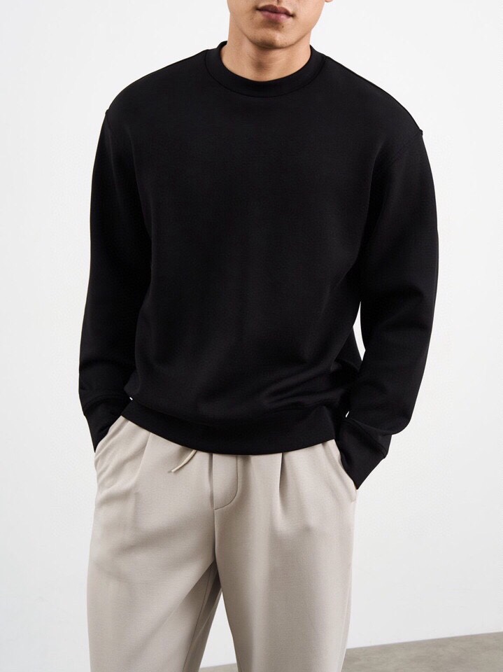  ARMANI阿玛尼2025秋冬休闲松弛系列圆领卫衣套装，370克重柔感果冻棉，像被云朵轻轻托住。弹力很