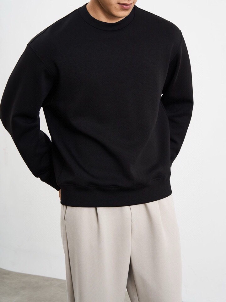  ARMANI阿玛尼2025秋冬休闲松弛系列圆领卫衣套装，370克重柔感果冻棉，像被云朵轻轻托住。弹力很