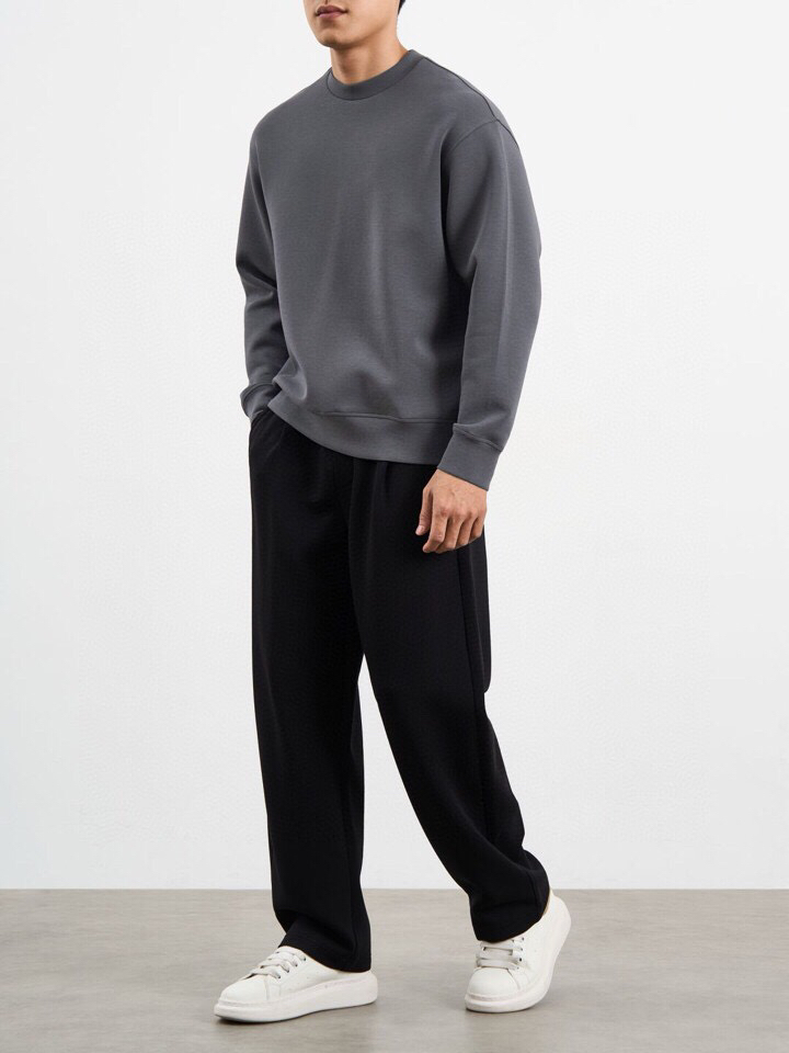  ARMANI阿玛尼2025秋冬休闲松弛系列圆领卫衣套装，370克重柔感果冻棉，像被云朵轻轻托住。弹力很