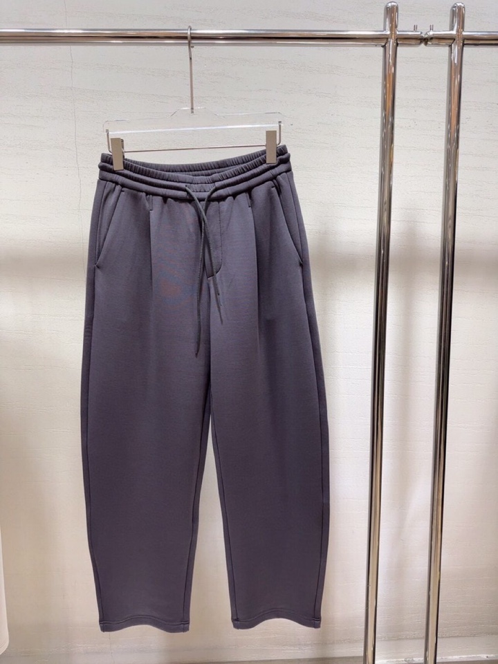  ARMANI阿玛尼2025秋冬休闲松弛系列休闲裤，370克重柔感果冻棉，弹力很好，空气层结构饱满但是不