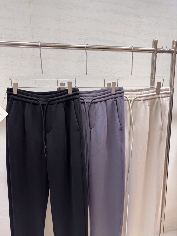  ARMANI阿玛尼2025秋冬休闲松弛系列休闲裤，370克重柔感果冻棉，弹力很好，空气层结构饱满但是不