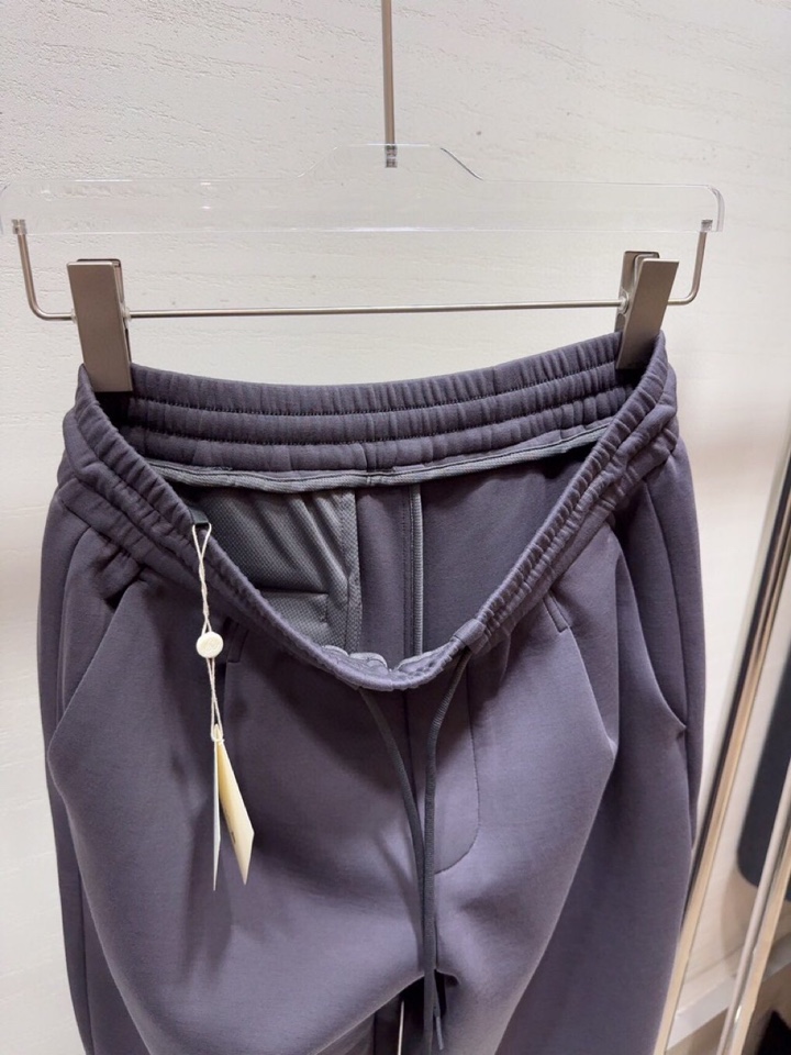  ARMANI阿玛尼2025秋冬休闲松弛系列休闲裤，370克重柔感果冻棉，弹力很好，空气层结构饱满但是不