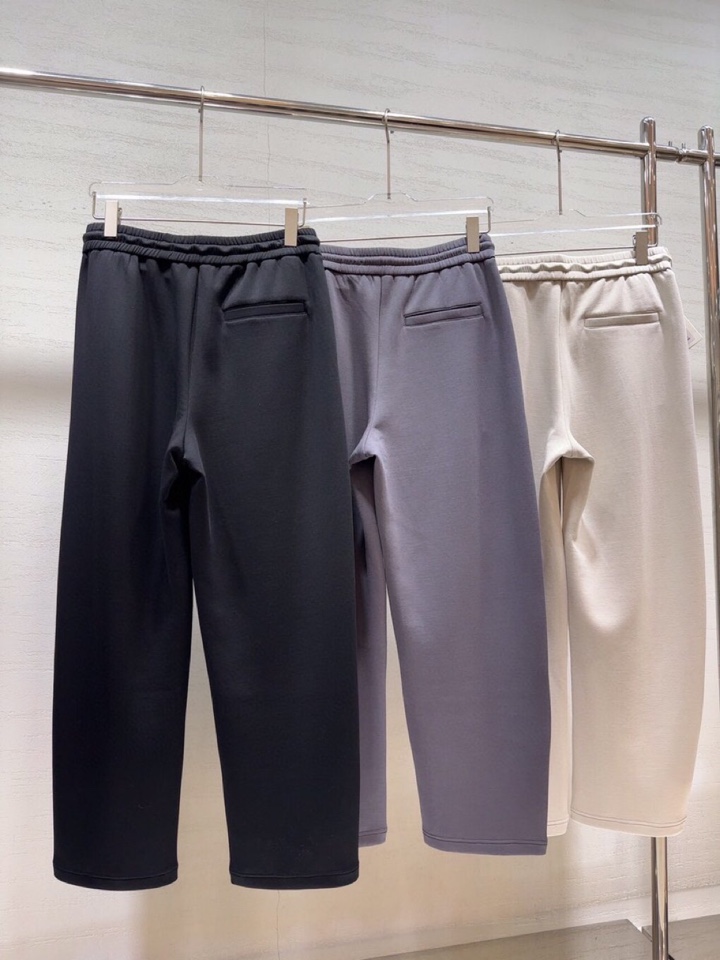  ARMANI阿玛尼2025秋冬休闲松弛系列休闲裤，370克重柔感果冻棉，弹力很好，空气层结构饱满但是不