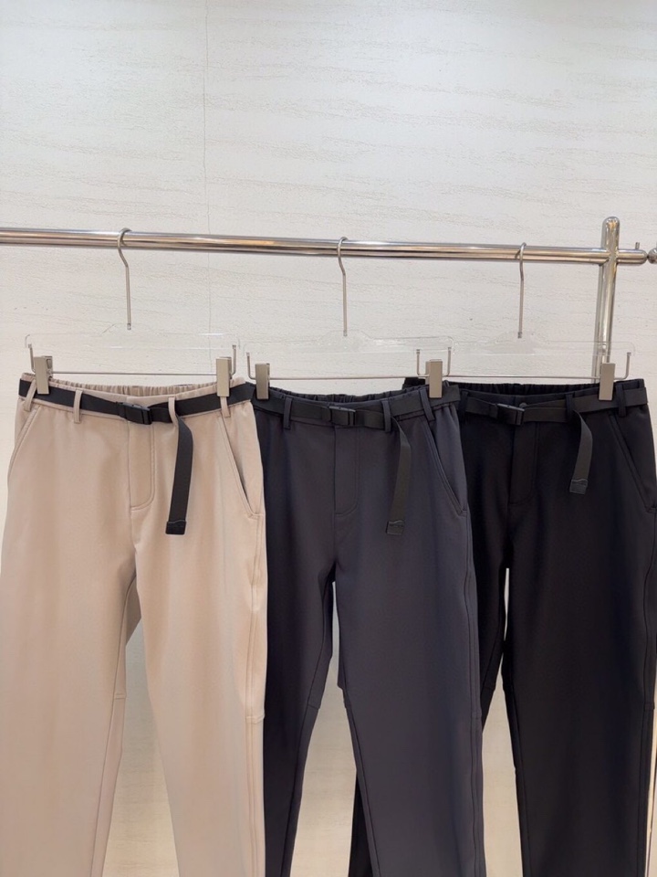  (Arcteryx）始祖鸟2025秋冬一条通勤休闲裤，轻户外与城市机能风融为一体的裤子。甄选用日本东丽