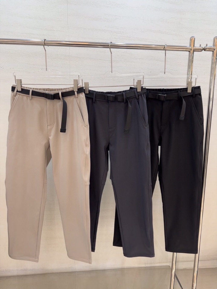  (Arcteryx）始祖鸟2025秋冬一条通勤休闲裤，轻户外与城市机能风融为一体的裤子。甄选用日本东丽