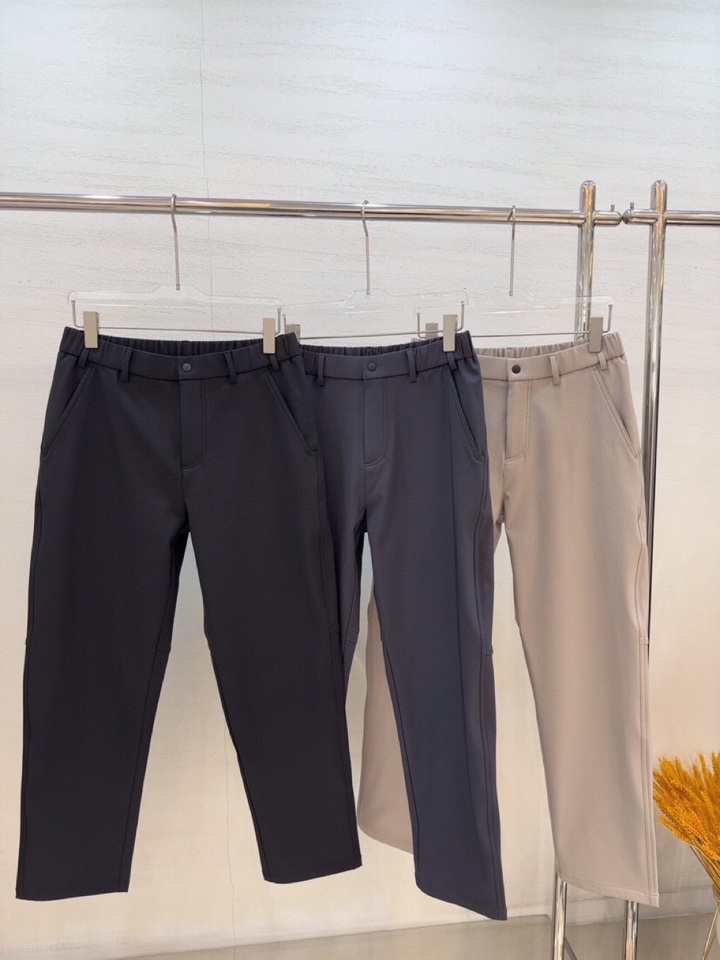  (Arcteryx）始祖鸟2025秋冬一条通勤休闲裤，轻户外与城市机能风融为一体的裤子。甄选用日本东丽