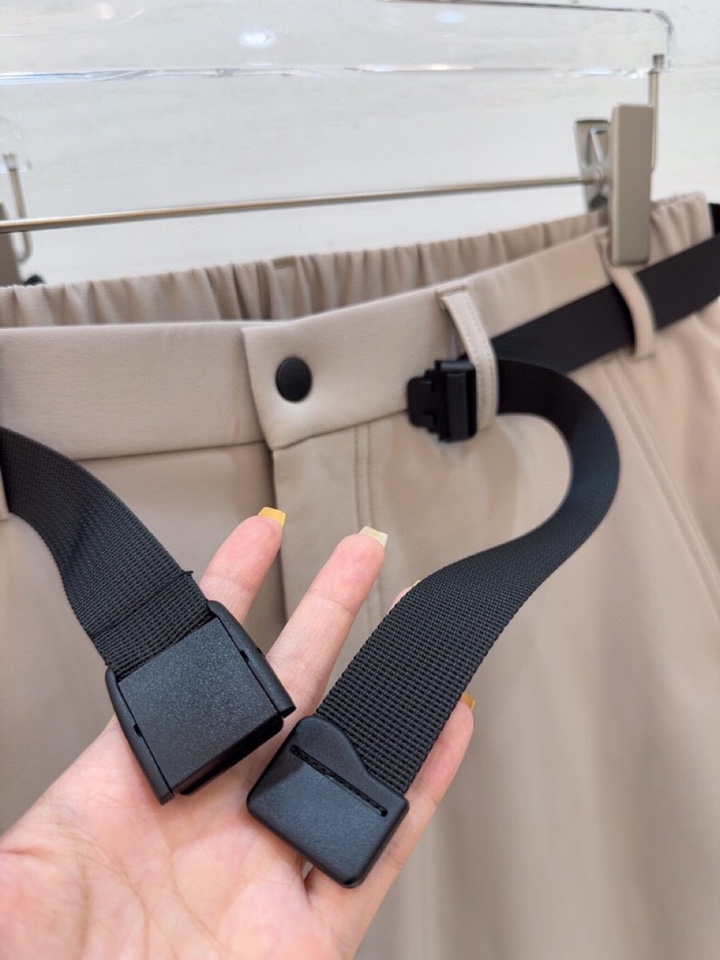  (Arcteryx）始祖鸟2025秋冬一条通勤休闲裤，轻户外与城市机能风融为一体的裤子。甄选用日本东丽