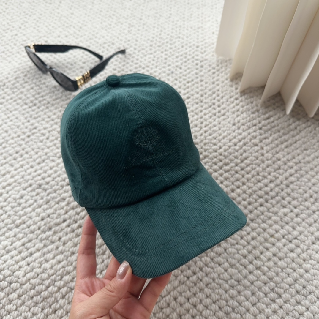 

Loro Piana(诺悠翩雅) 新款灯芯绒棒球帽，大牌同步，超好搭配，出货！