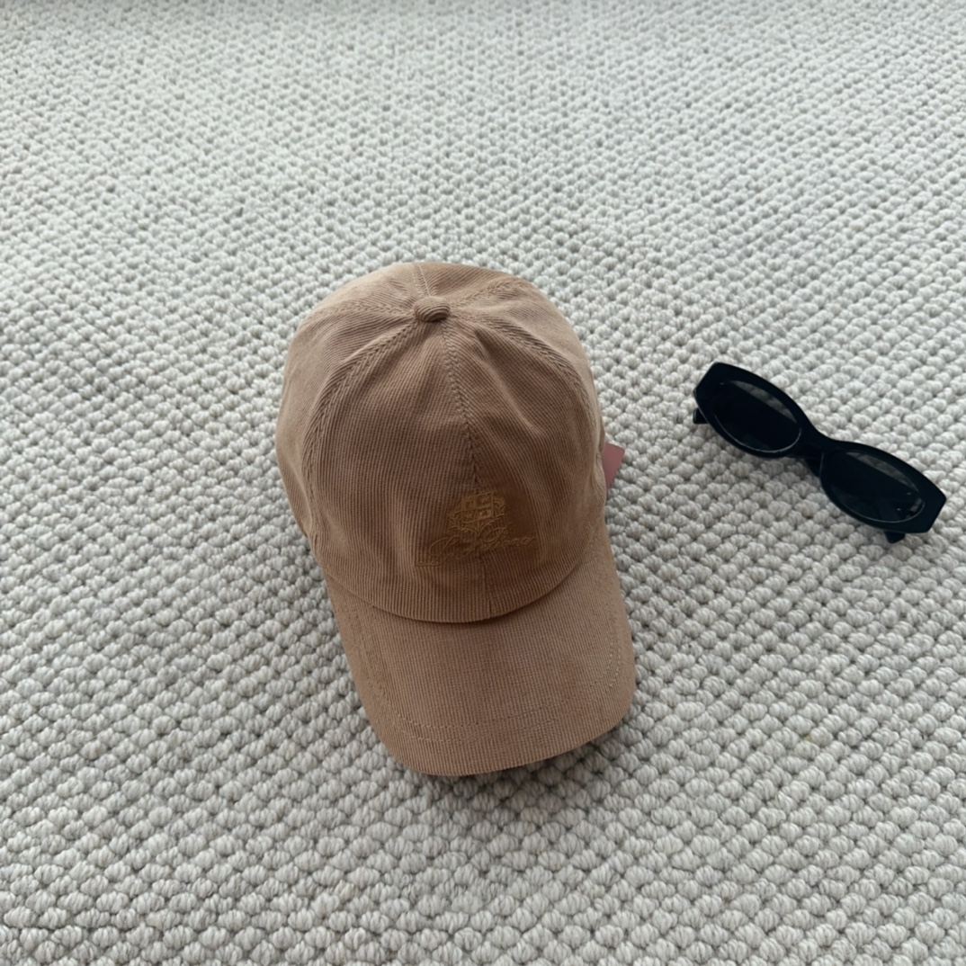 NO:363449,Loro Piana (Nuoyou Pianya) new corduroy baseball cap, big brand synchronization, super easy to match, shipped!  Hat Straw Hat Fisherman Hat Baseball Hat Knitted Hats, Hats, Loro Piana, espadrilles, hatsLoro Piana(诺悠翩雅) 新款灯芯绒棒球帽,大牌同步,超好搭配,出货！帽子草帽渔夫帽棒球帽针织帽,帽子,loro piana,espadrilles,hats,hat