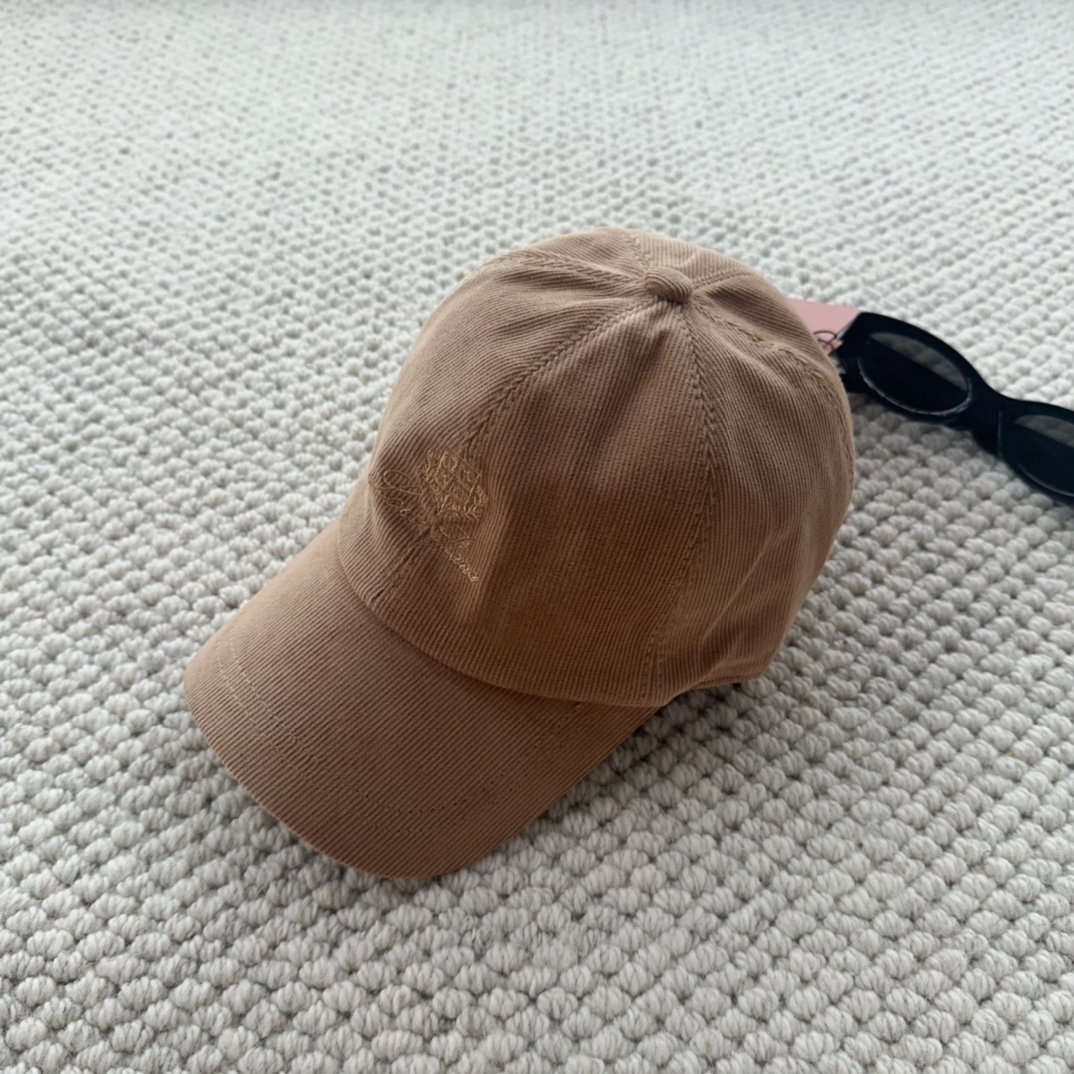 

Loro Piana(诺悠翩雅) 新款灯芯绒棒球帽，大牌同步，超好搭配，出货！