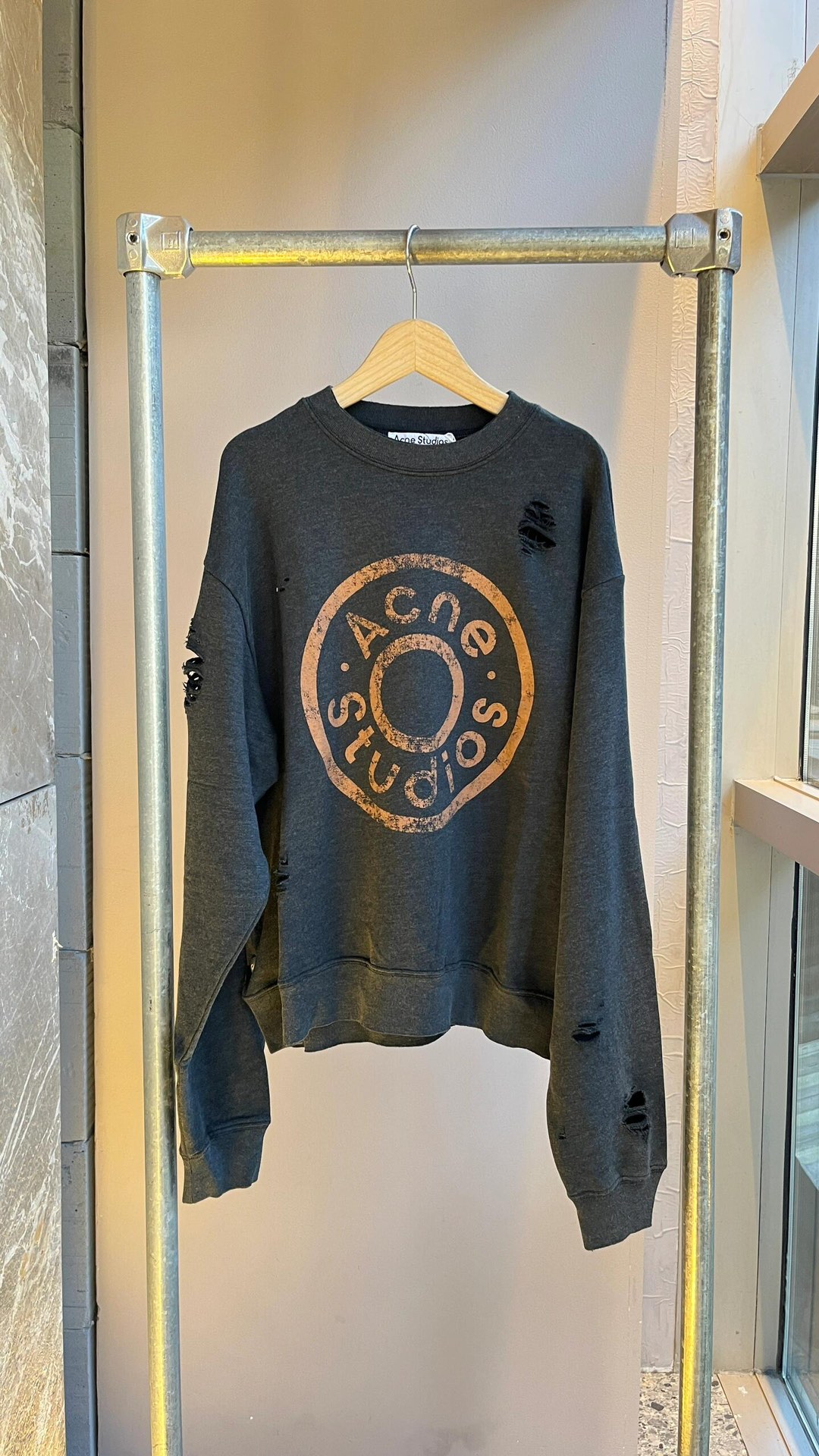 。Acne Studios 破洞做旧徽标运动衫
定制定染11灰绿臻柔棉彩棉卫衣料 【面布与毛圈底呈同色配