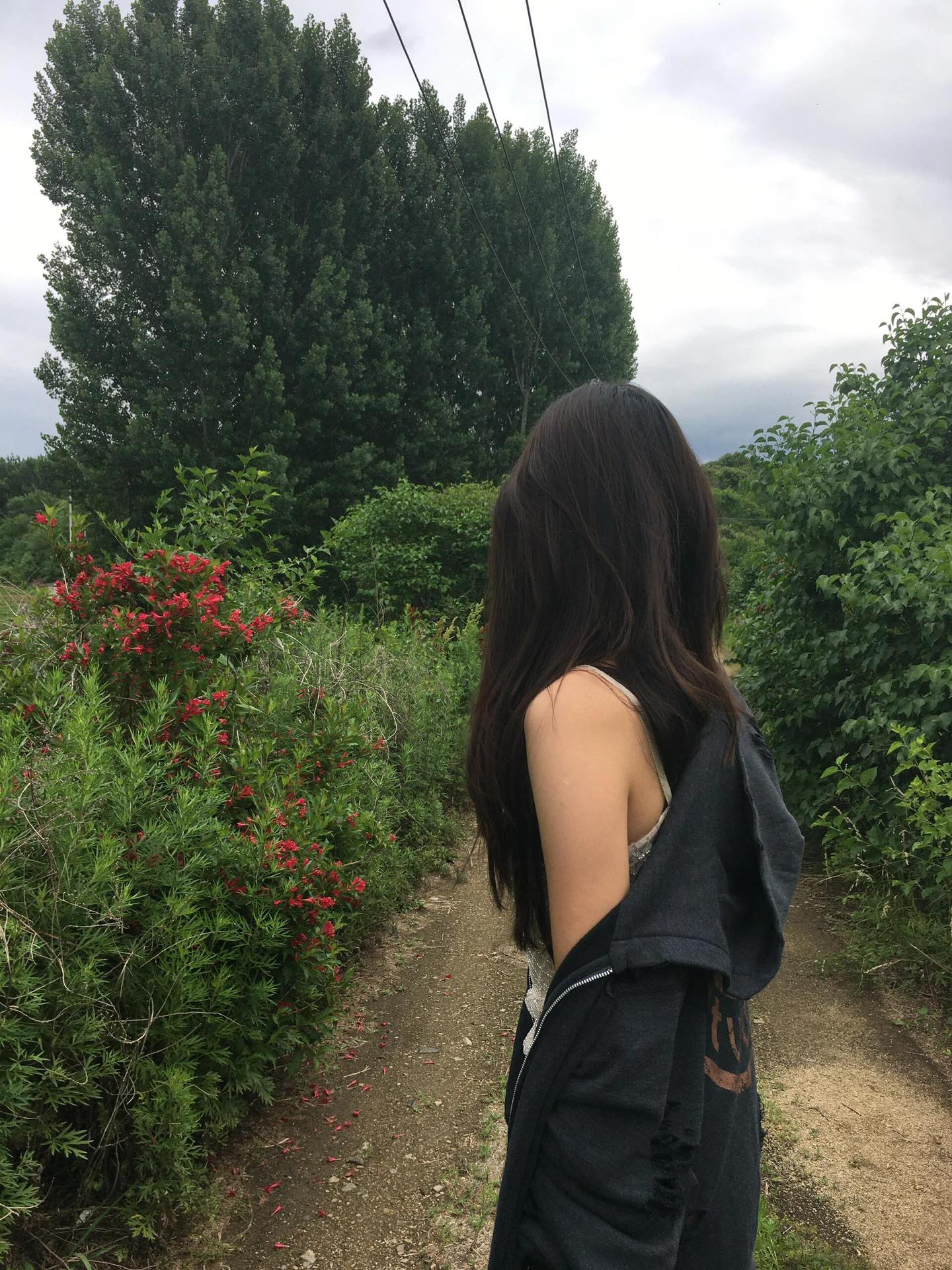 。Acne Studios 破洞做旧徽标拉链外套
定制定染11灰绿臻柔棉彩棉卫衣料 【面布与毛圈底呈同色