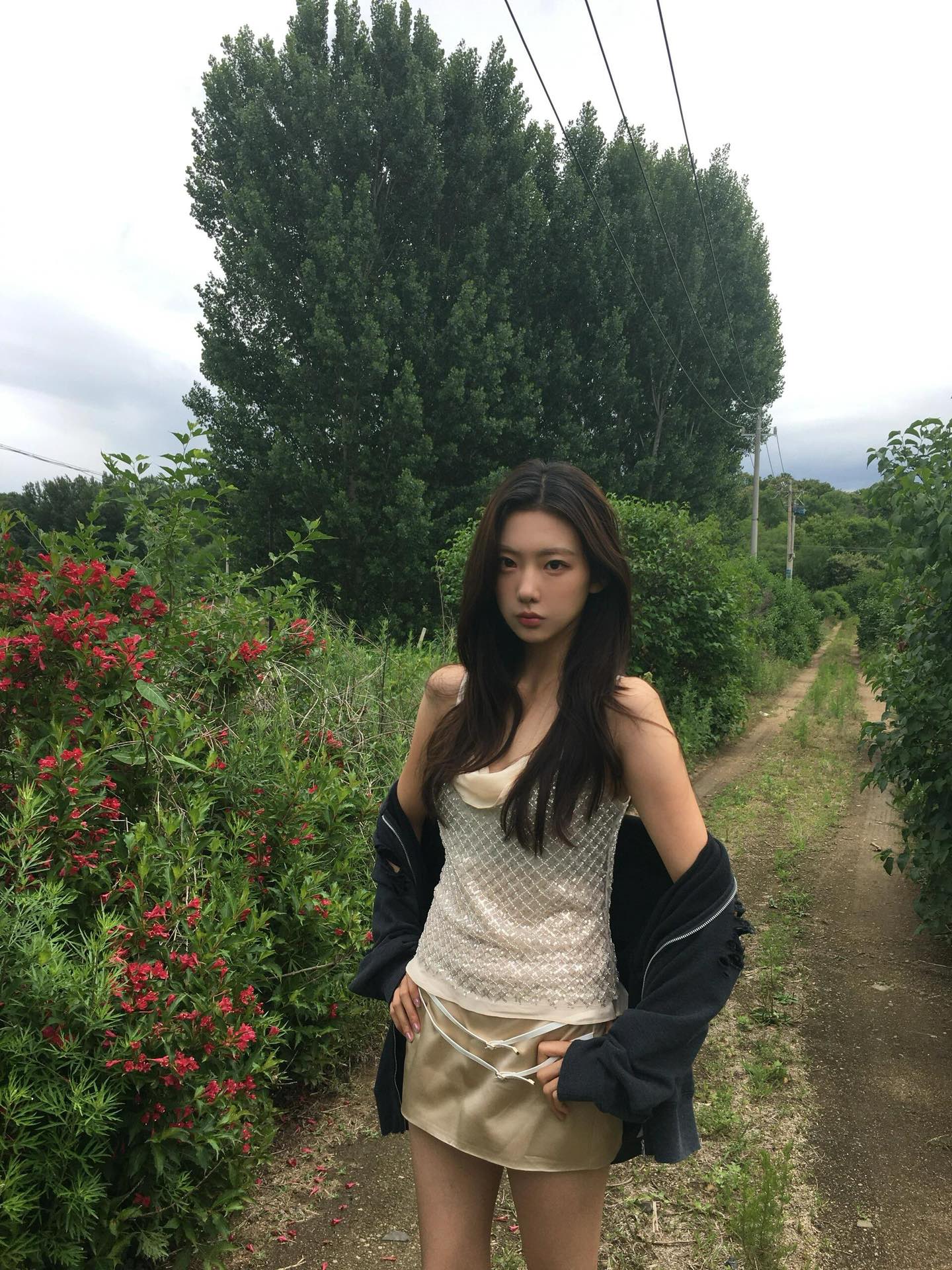 。Acne Studios 破洞做旧徽标拉链外套
定制定染11灰绿臻柔棉彩棉卫衣料 【面布与毛圈底呈同色