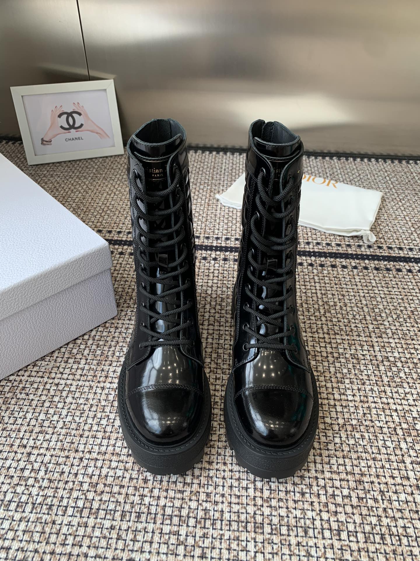 NO:511780,Top version Dior 2025ss latest new catwalk model motorcycle boots Martin boots original development details perfect exquisite texture details trendy avant-garde style handsome and versatile little red book grass series original fabric custom cowhide full cowhide original rubber outsole size 35-40 (40 customized), casual shoes/sports shoes, dior, dior, boots, sneakers, cowhide19860909顶级版本 Dior 迪奥 2025ss最新走秀新款 机车靴 马丁靴 原版开发细节完美 精致纹理细节 潮流前卫风格 上脚帅气百搭小红书种草系列 面料原版定制牛皮 内里全牛皮 原版橡胶大底 码数35-40（40定做）,休闲鞋/运动鞋,dior,dior,boots,sneakers,cowhide,Women's Shoes