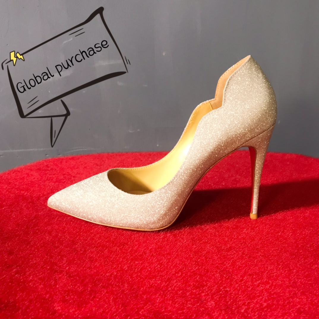 NO:337413,High-end customized autumn and winter classic fan style series!  H10Cm, size 34-42.9033-San silver Greet, customized products are not refunded or exchanged. Official website synchronized with standard European code. Reference:9033- Color:silver Material:GLITTER Lining:goat leather Heel height:10Cm Sole:leather sole Size:EU 35-42 (US 4-11):,,christian louboutin,louis vuitton19860909高端订制秋冬 精典扇面款系列！ H10Cm,尺码34-42码.9033-扇面银格力特,订制款不退不换.官网同步 标准欧码. Reference:9033- Color:silver Material:GLITTER Lining:goat leather Heel heigh:10Cm Sole:leather sole Size:EU 35－42（US 4一11) :,,christian louboutin,louis vuitton,Women's Shoes