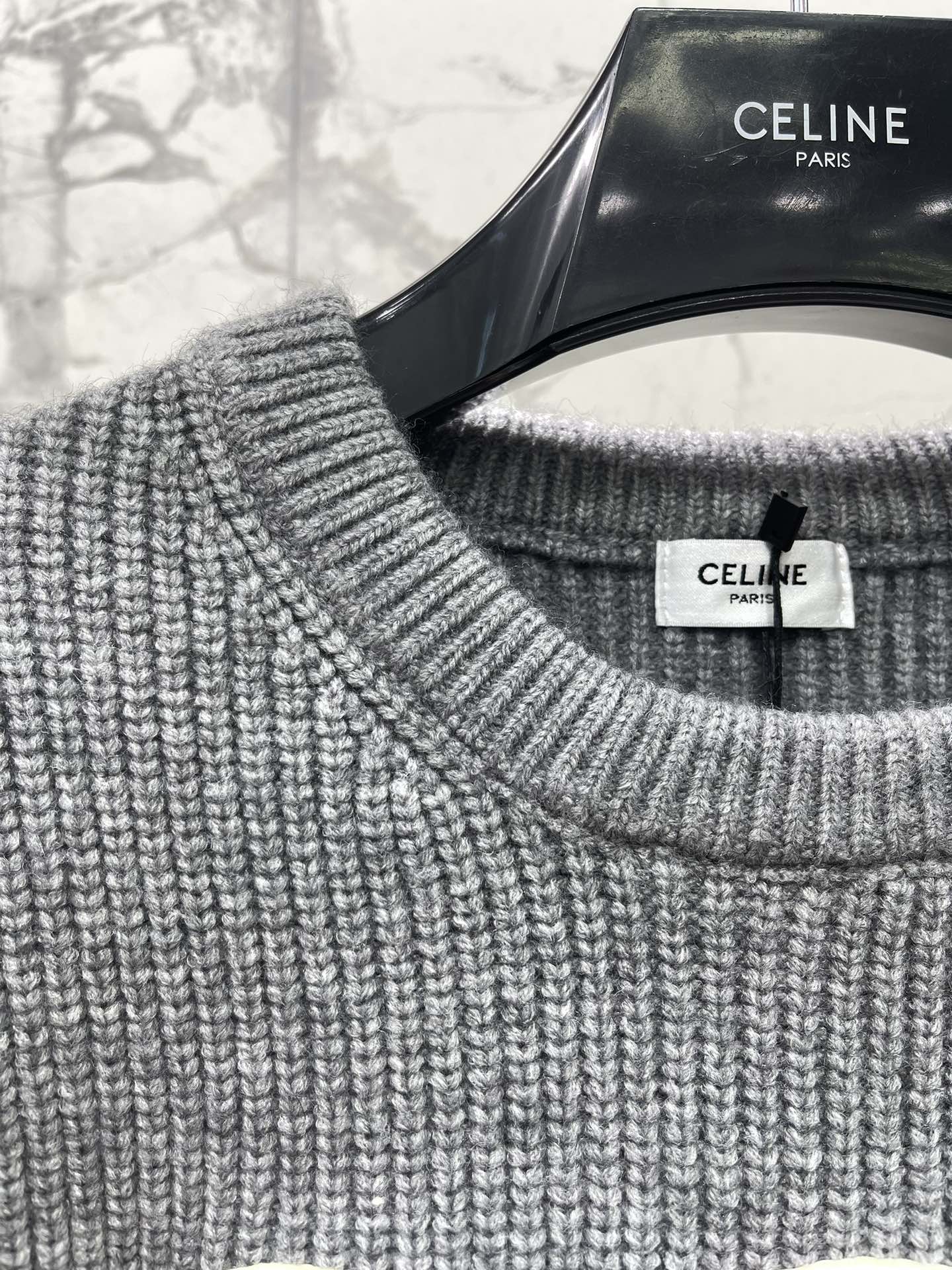 𝗖𝗘𝗟𝗜𝗡𝗘*赛琳新款罗纹羊毛圆领贴花长袖针织衫CELINE家这款罗纹羊毛针织衫简直是行走的「富家千金风