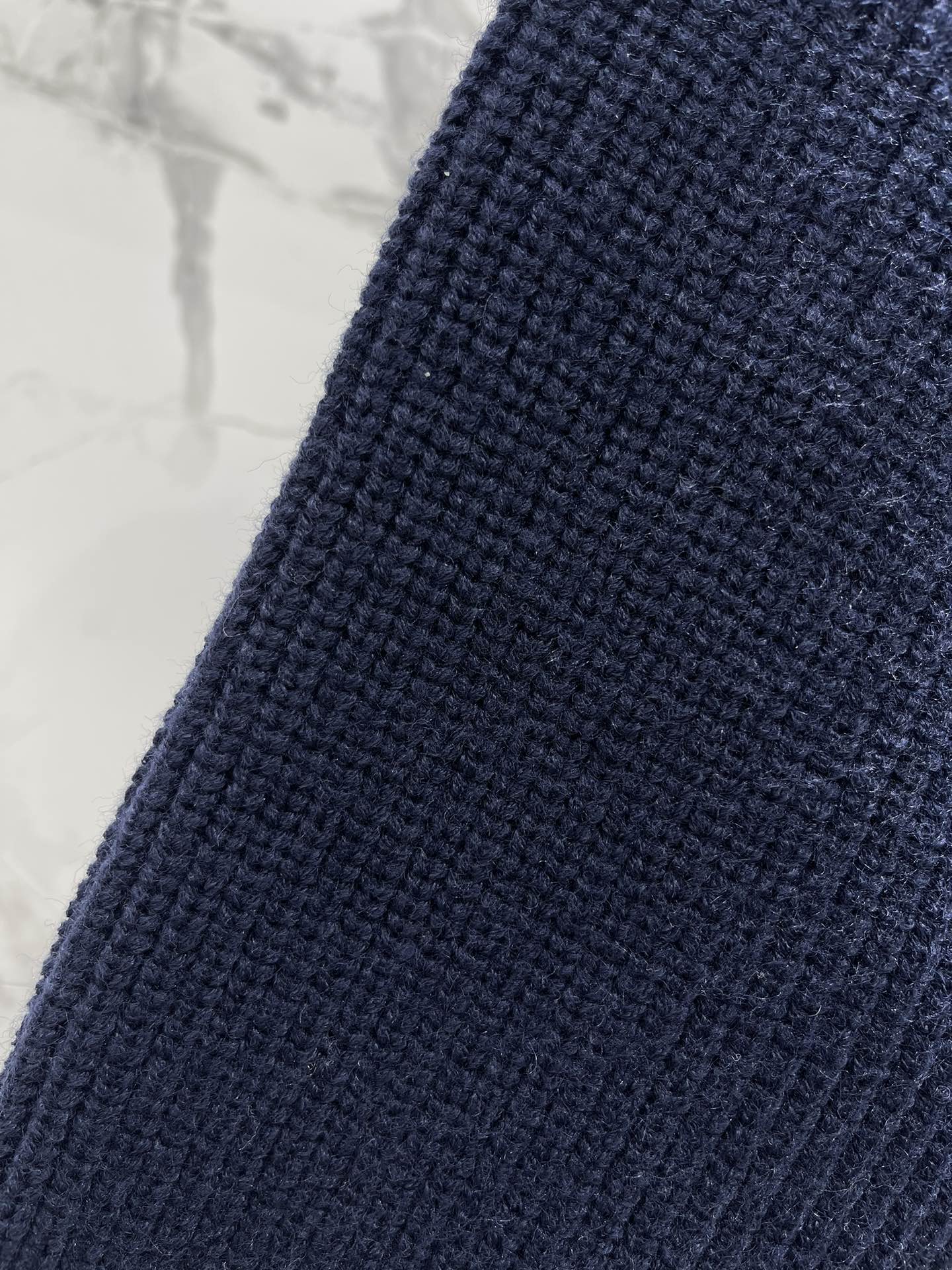 𝗖𝗘𝗟𝗜𝗡𝗘*赛琳新款罗纹羊毛圆领贴花长袖针织衫CELINE家这款罗纹羊毛针织衫简直是行走的「富家千金风