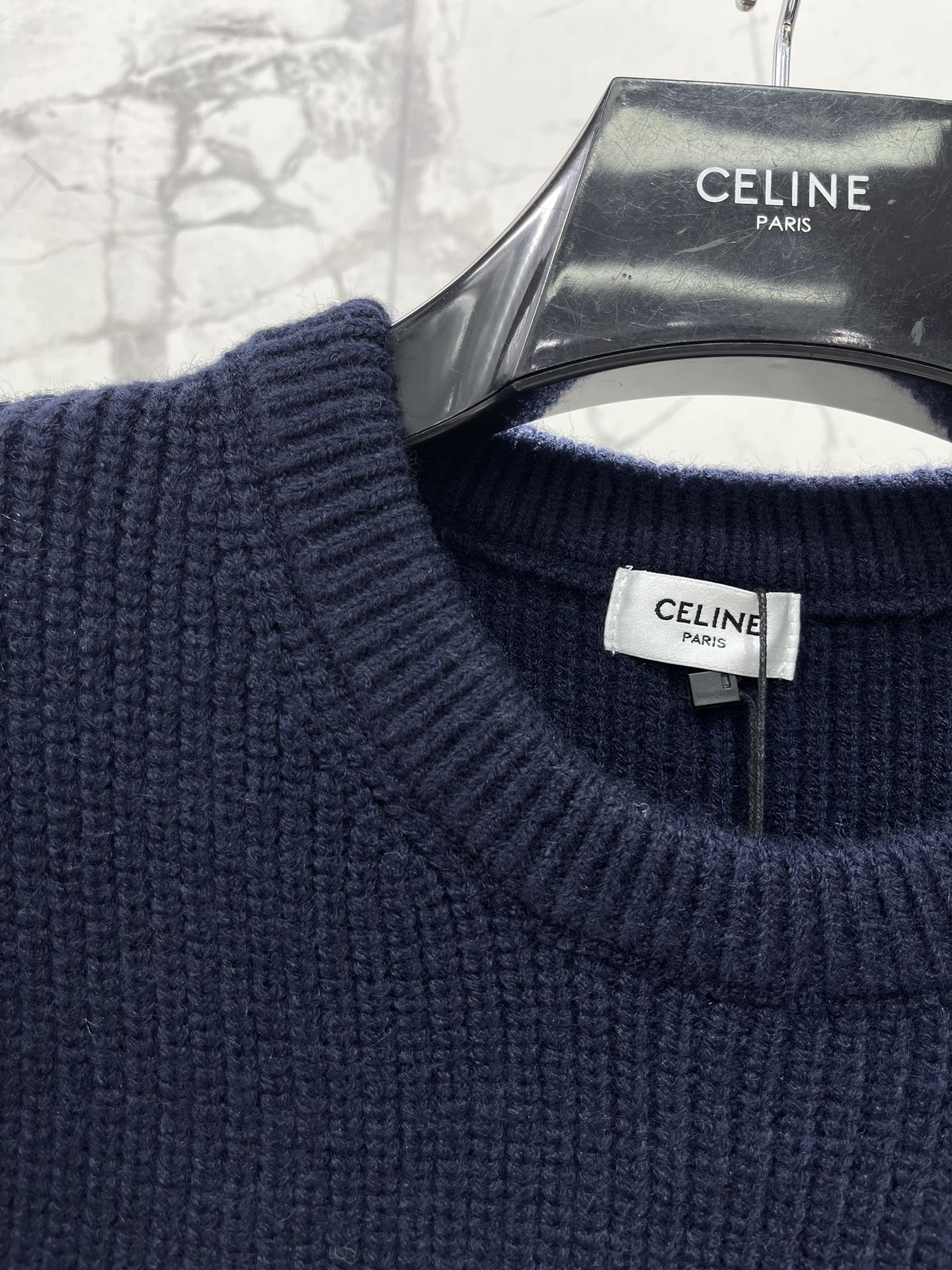 𝗖𝗘𝗟𝗜𝗡𝗘*赛琳新款罗纹羊毛圆领贴花长袖针织衫CELINE家这款罗纹羊毛针织衫简直是行走的「富家千金风